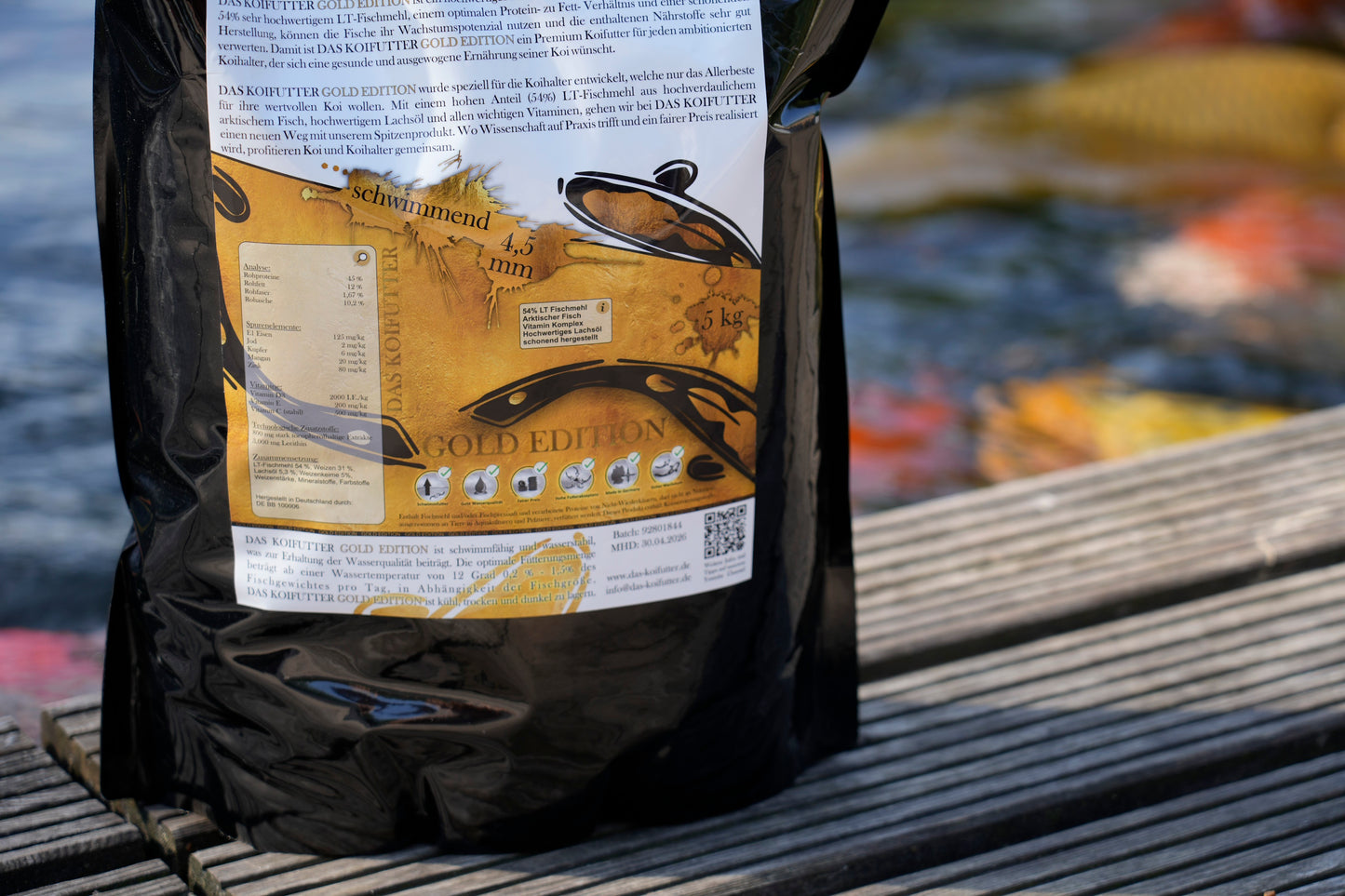 Koifutter, koi futter, koifutter kaufen, koi ganzjahresfutter, koi winterfutter, koi wachstumsfutter, koi mikronährstoffe, koifutter für wachstum, koifutter günstig, koifutter fischmehl, koifutter jumbo koi, koifutter tosai, koifutter nisai, koifutter online kaufen, koifutter youtube, koi futter bestellen, koifutter preiswert, koifutter discount, koifutter rabatt, koifutter schwimmend, koi handfütterung, koi snacks, koi taler, koifutter riesentaler, koi leckerlies, das koifutter gold edition