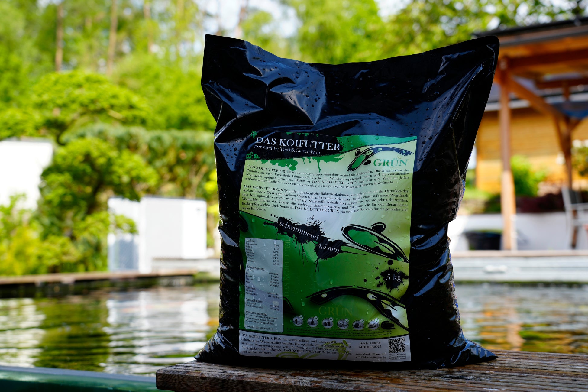 Koifutter, koi futter, koifutter kaufen, koi ganzjahresfutter, koi winterfutter, koi wachstumsfutter, koi mikronährstoffe, koifutter für wachstum, koifutter günstig, koifutter fischmehl, koifutter jumbo koi, koifutter tosai, koifutter nisai, koifutter online kaufen, koifutter youtube, koi futter bestellen, koifutter preiswert, koifutter discount, koifutter rabatt, koifutter schwimmend, koi handfütterung, koi snacks, koi taler, koifutter riesentaler, koi leckerlies, das koifutter grün