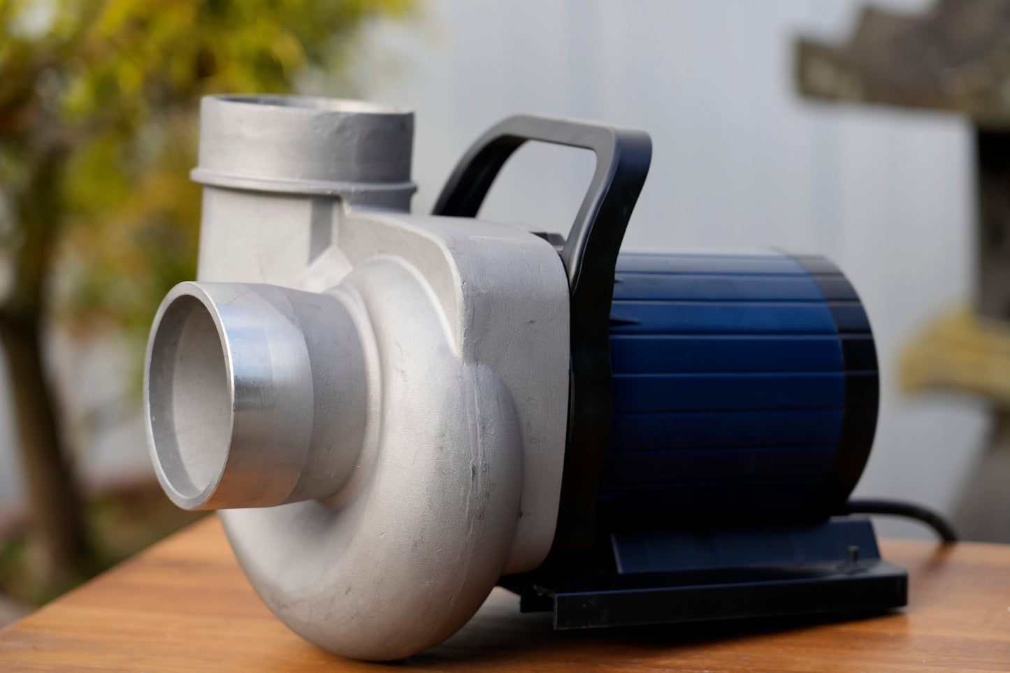 FF50 - eine starke energieeffiziente regelbare Teichpumpe für Förderhöhe