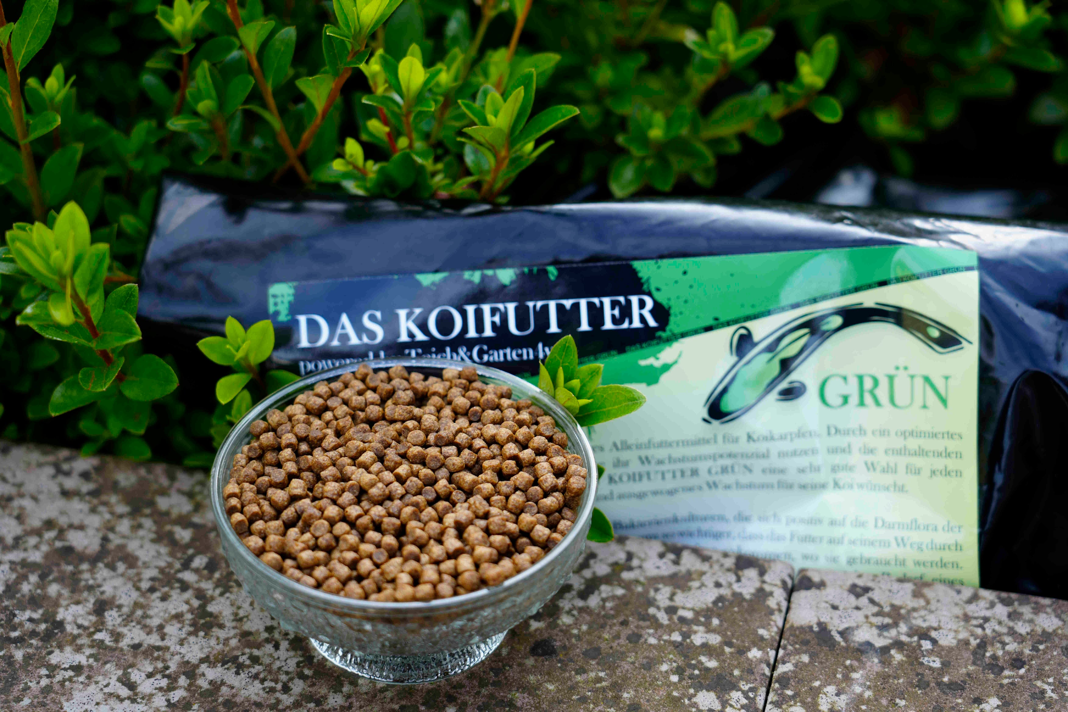 DAS KOIFUTTER GRÜN
