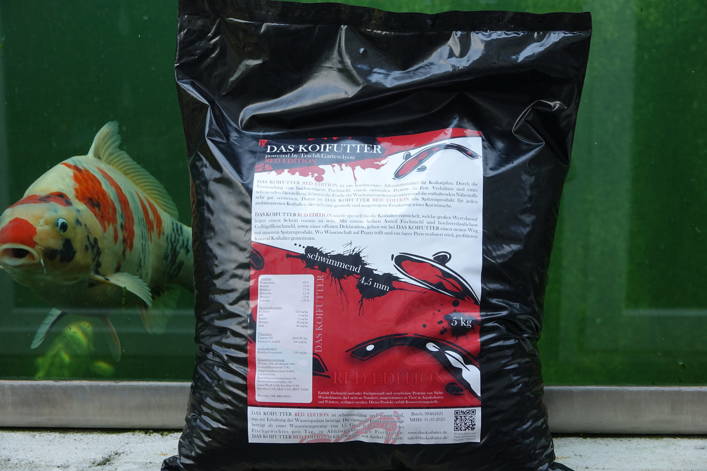 DAS KOIFUTTER RED EDITION - Günstiges und gutes Koi und Fischfutter für gutes Wachstum im Sommer als Alleinfuttermittel für Koikarpfen. Für ambitionierte Koihalter. Mit Spurenelementen und Nährstoffen. Auch für Goldfische im Gartenteich.